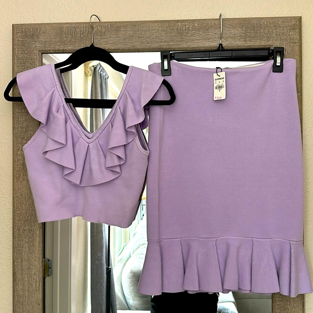 Express Body Contour Size Medium Crop Top/Skirt Set